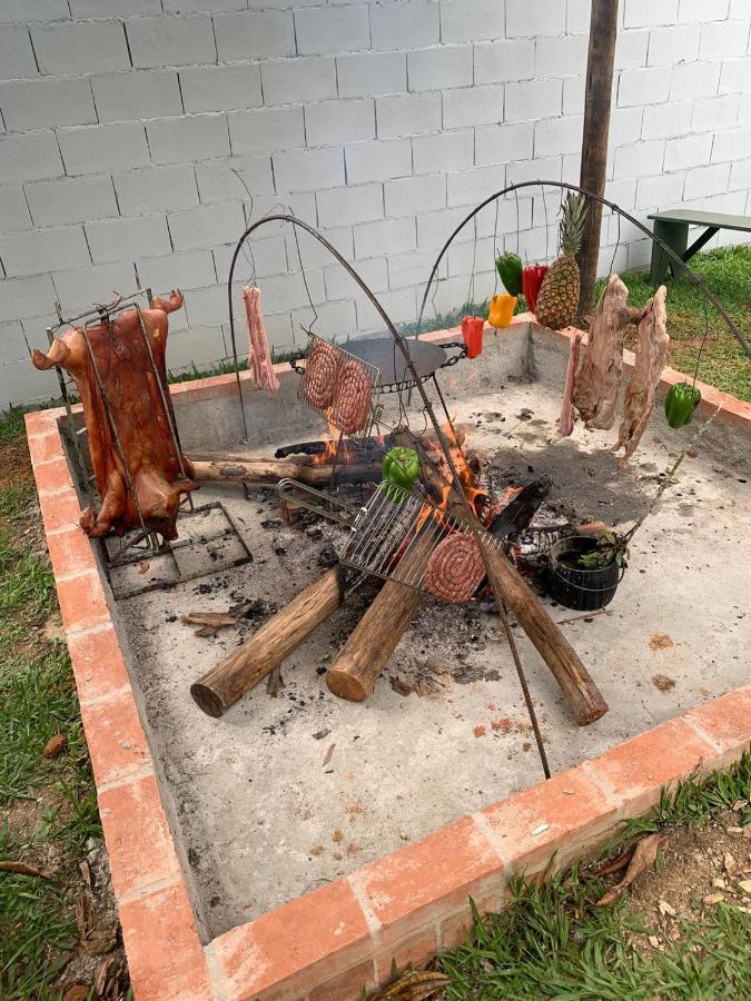 CASA DOM QUIXOTE, pequena Chácara no centro da cidade Atibaia Exterior foto